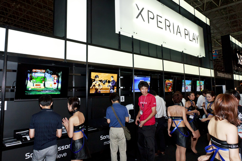 Smartphone Sony Xperia Play présenté lors d'un événement